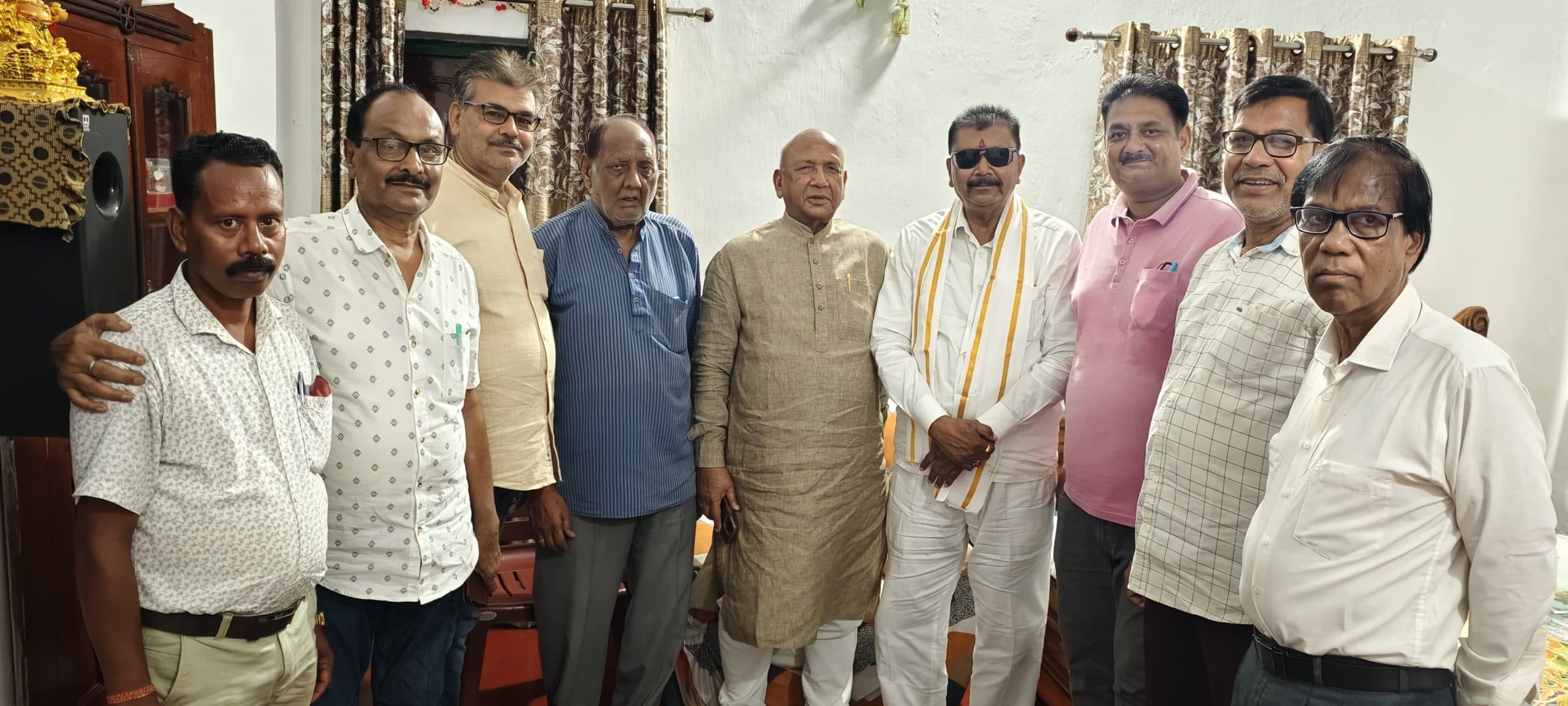 Chaibasa News : सारंडा के विभिन्न पहलुओं पर आज जिला प्रशासन से होगी बातचीत