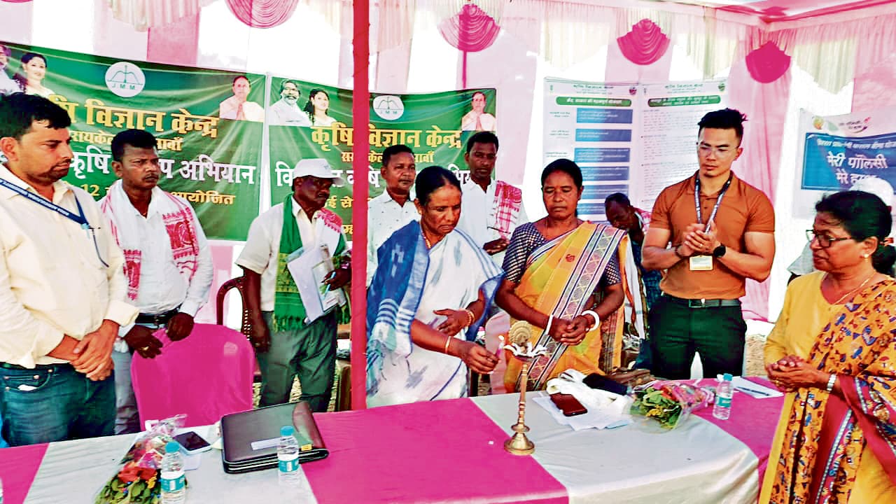 Seraikela Kharsawan News : गम्हरिया पंचायत भवन में विकसित कृषि संकल्प अभियान पर कार्यशाला आयोजित