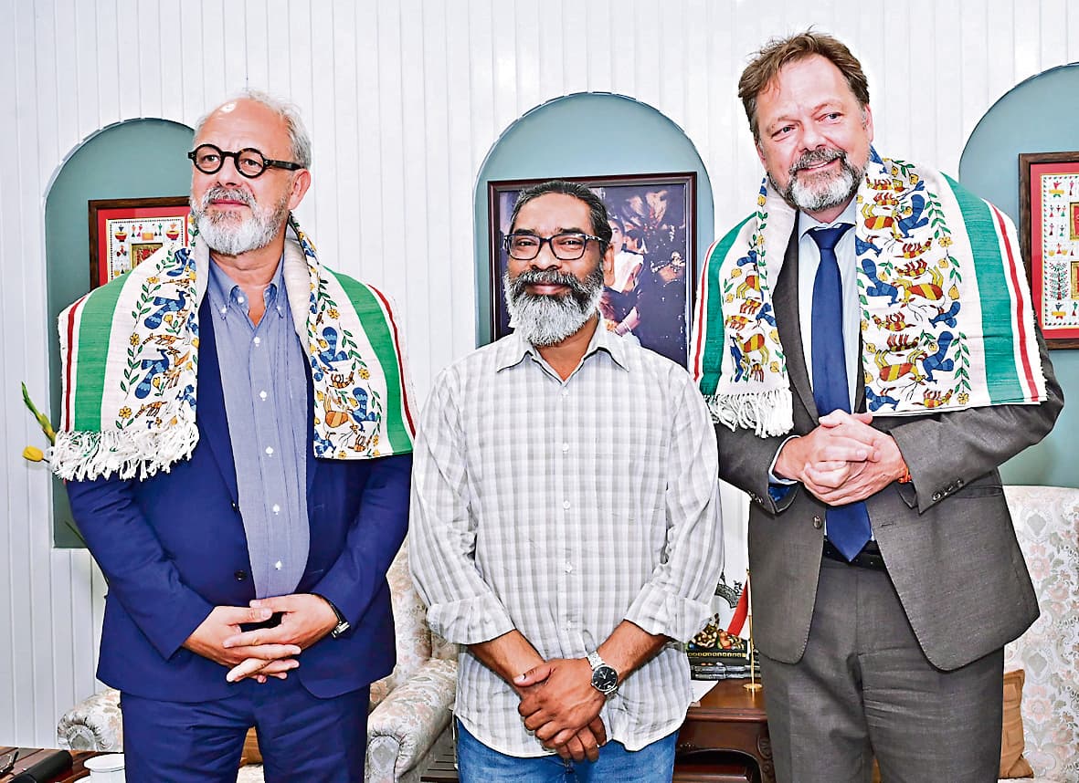 Political news : सीएम से मिले जर्मनी के राजदूत, कोल आधारित उद्योग में सहयोग पर चर्चा