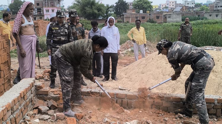 Giridih News: सीसीएल की जमीन कब्जा का प्रयास, अर्द्धनिर्मित दीवार गिरायी