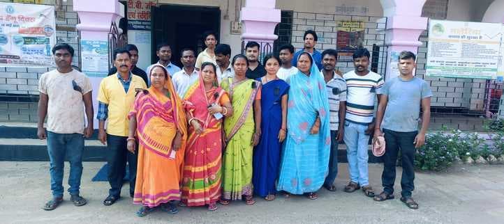 सामुदायिक स्वास्थ्य केंद्र के कर्मियों ने काला बिल्ला लगाकर किया प्रदर्शन