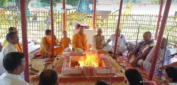 आर्य समाज की ओर से पर्यावरण संरक्षण को लेकर किया गया हवन यज्ञ