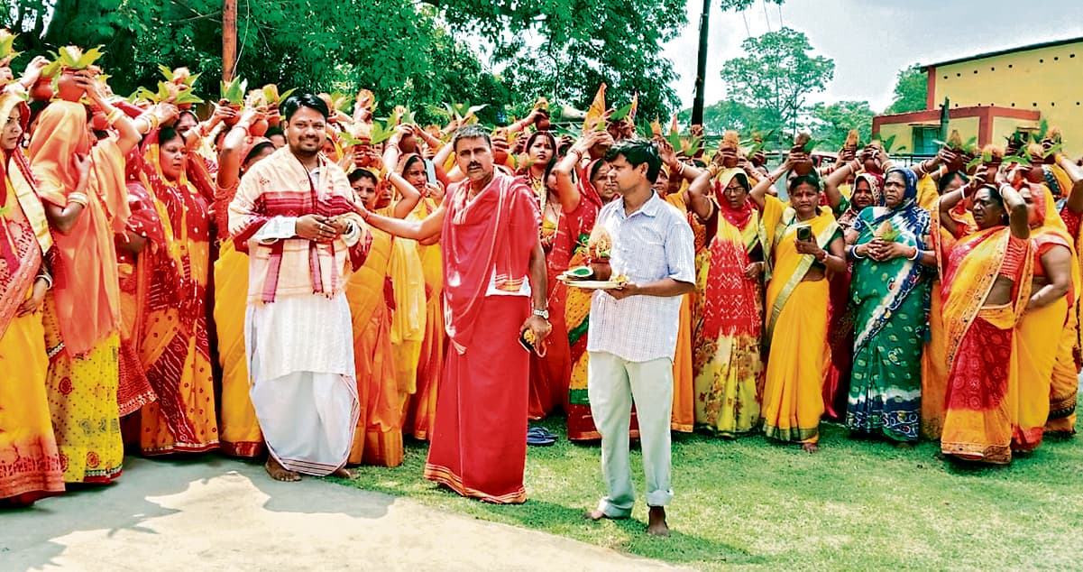 East Singhbhum News : शिव शक्ति संघ ने जगन्नाथ मंदिर से निकाली कलश यात्रा