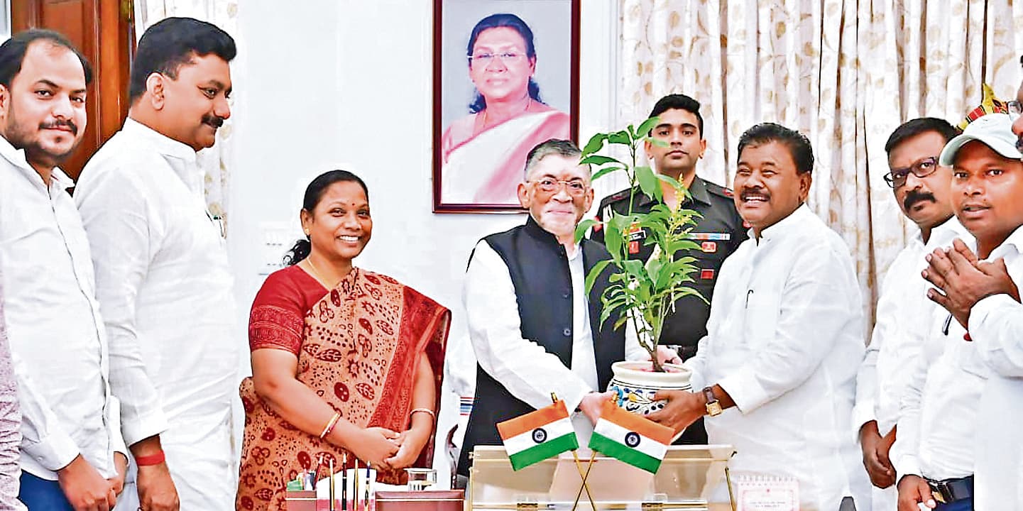 Political news : बंधु तिर्की ने राज्यपाल से अंगीभूत कॉलेजों में इंटर में नामांकन जारी रखने की मांग की