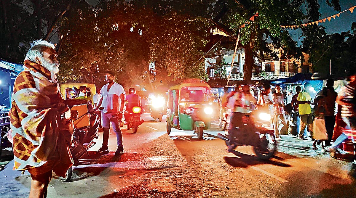 रिम्स ट्रॉमा सेंटर के पास ठेला, खाेमचा, ई-रिक्शा व ऑटो से लग रहा है जाम