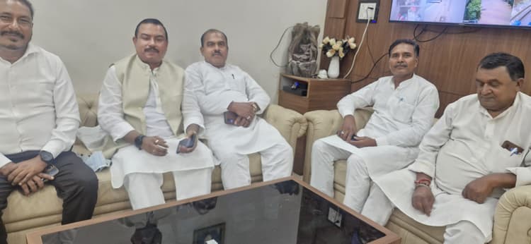 भाजपा की सरकार ने पिछड़े, दलित व आदिवासियों को नहीं दिया हक अधिकार