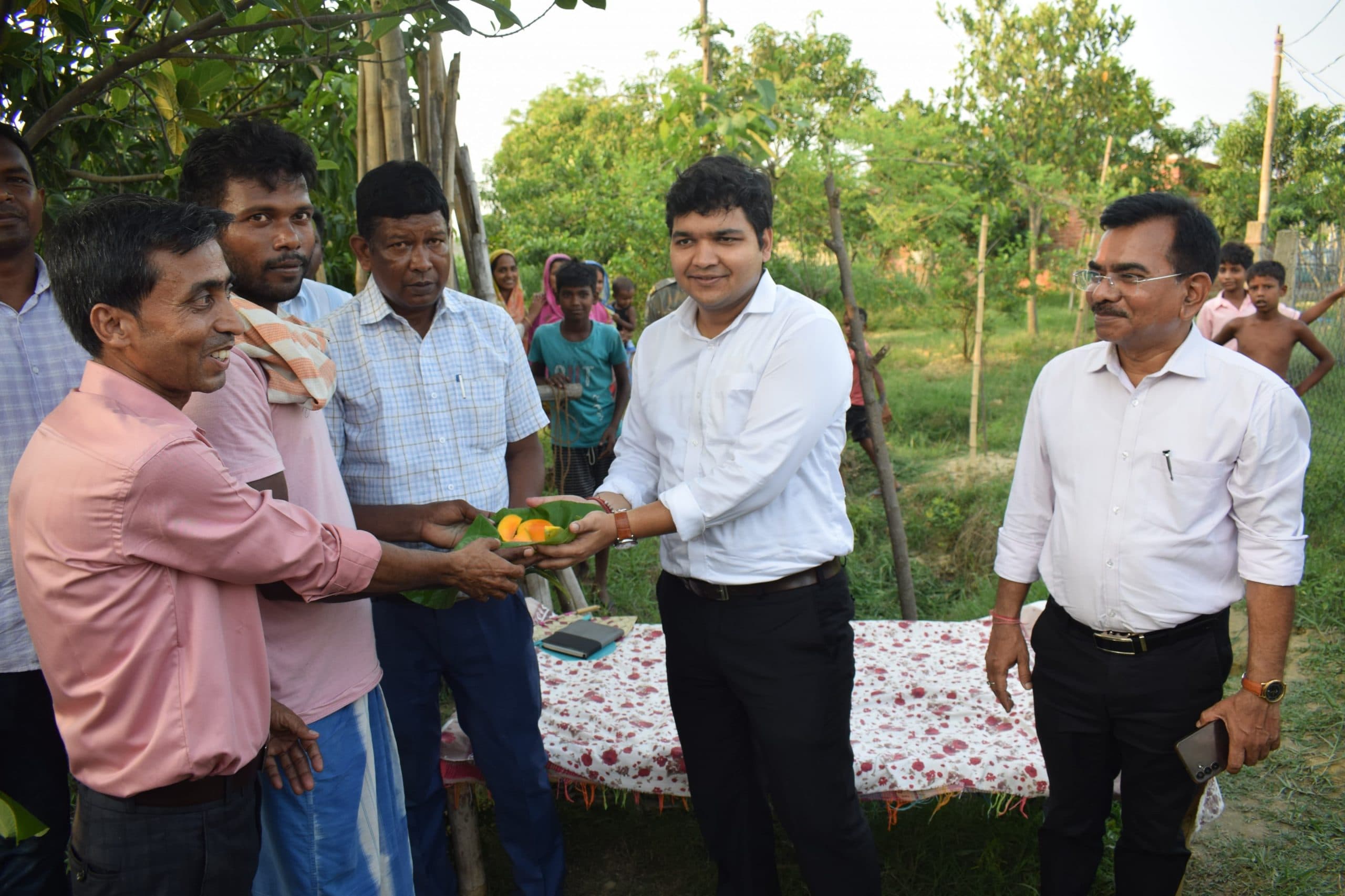 डीसी ने बिरसा हरित ग्राम योजना का लिया जायजा