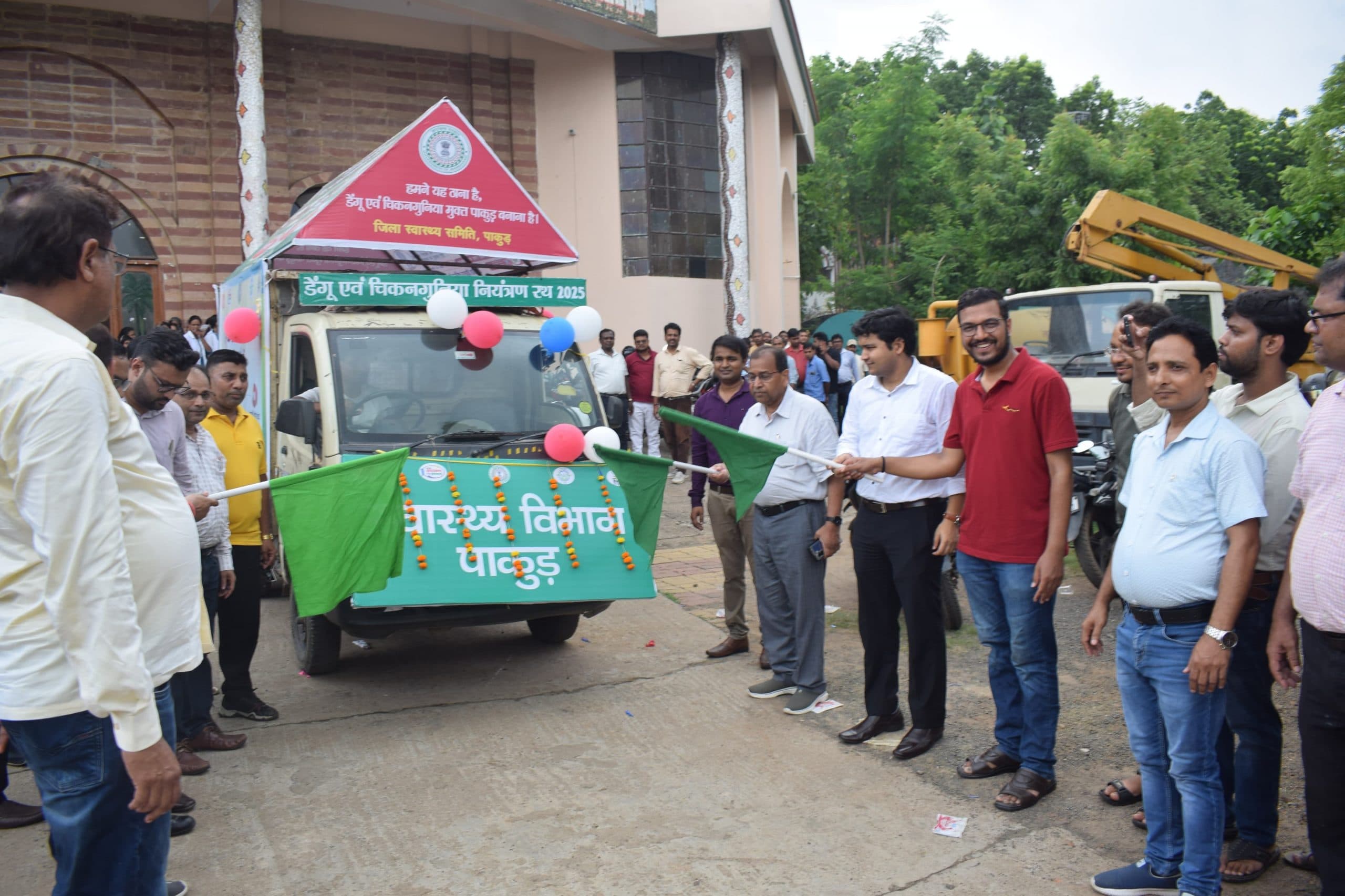 डीसी ने डेंगू से बचाव के लिए प्रचार रथ किया रवाना