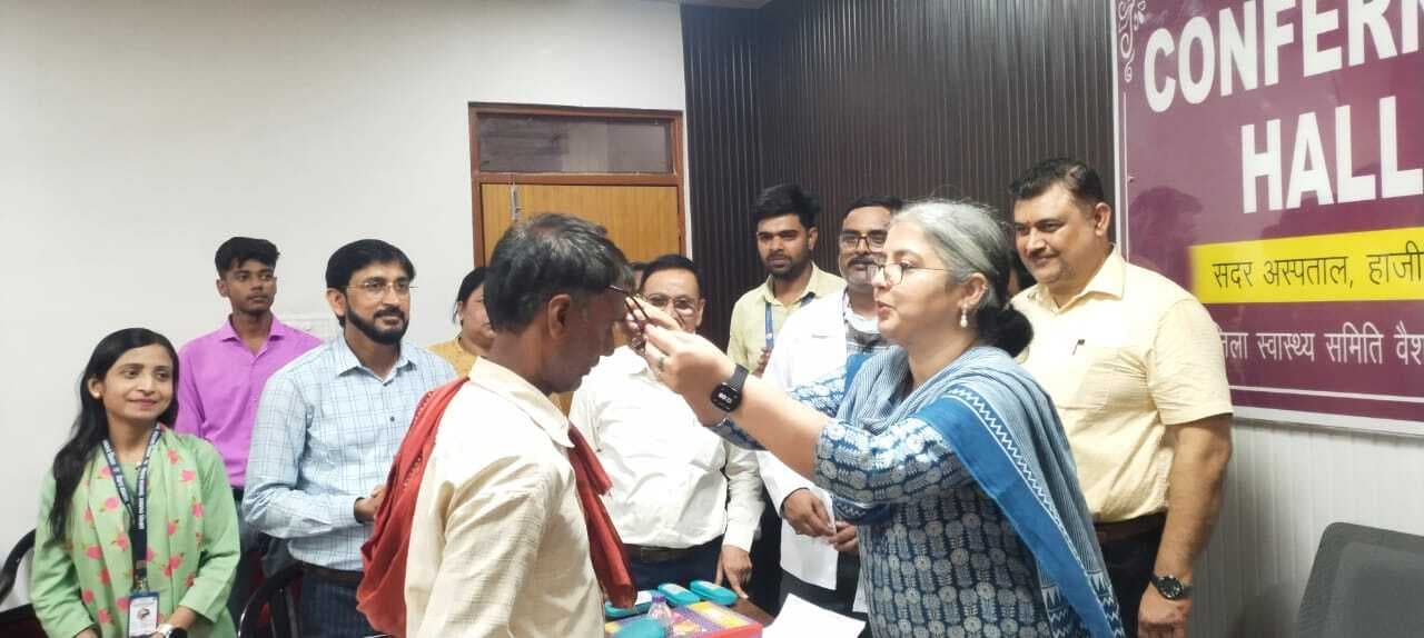 hajipur news. केंद्रीय टीम ने सदर अस्पताल में मिल रहीं सुविधाओं की जानकारी मरीजों से जी