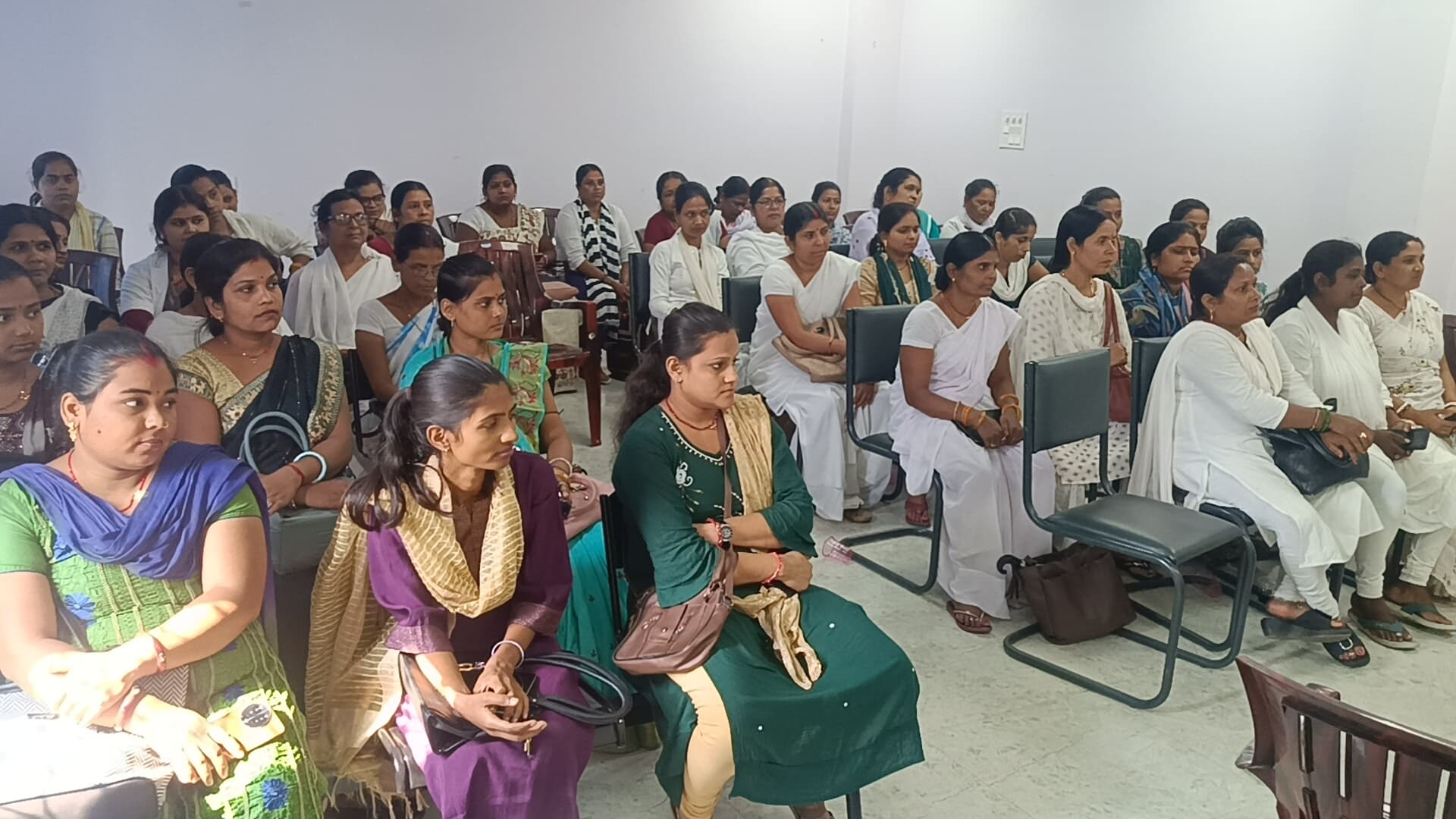 पीएचसी में एएनएम की हुई समीक्षा बैठक, 19 नए एएनएम को दिये गये  दिशा-निर्देश