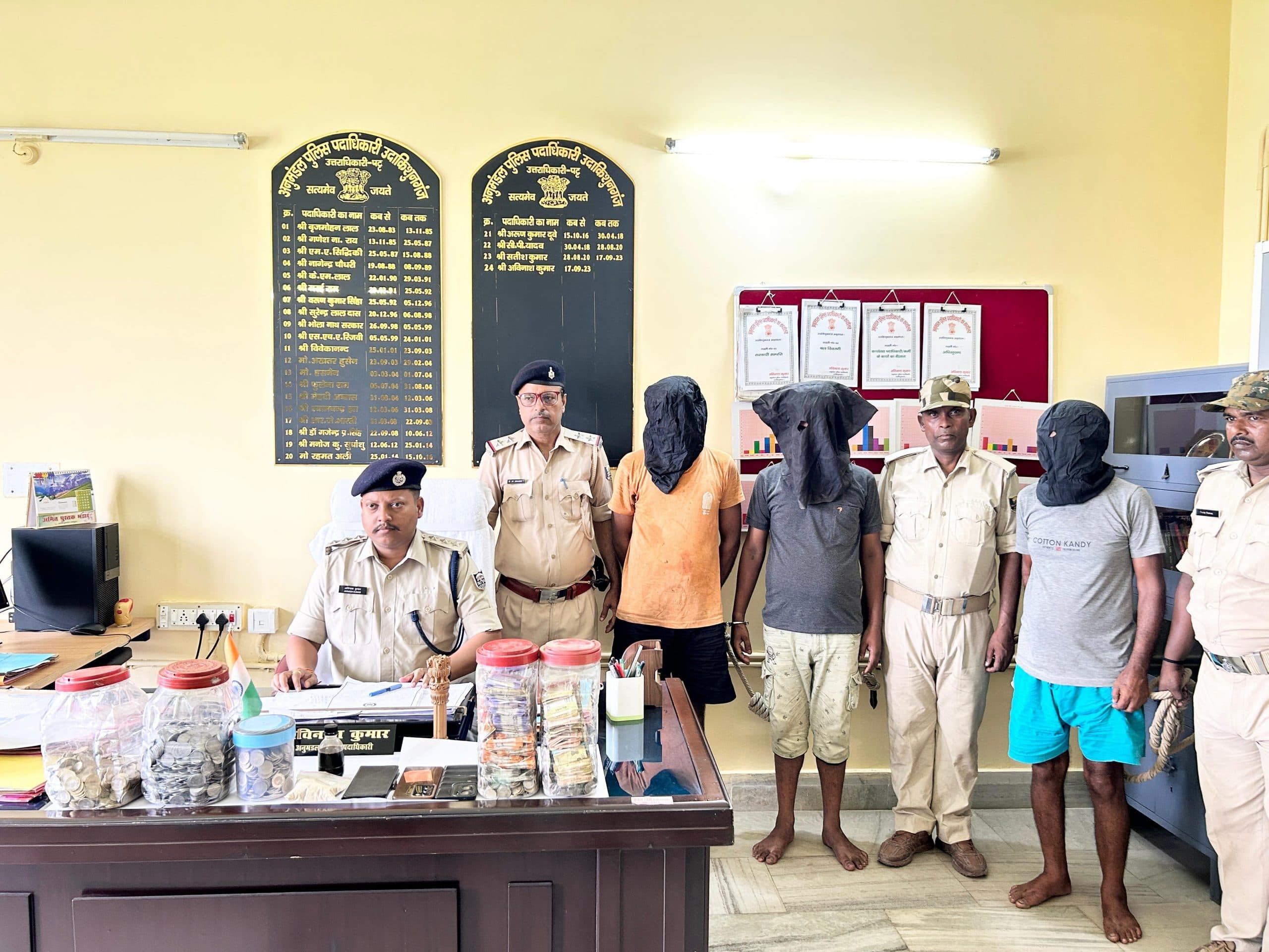 73.96 ग्राम स्मैक व 2.78 लाख नकद के साथ तीन तस्कर गिरफ्तार