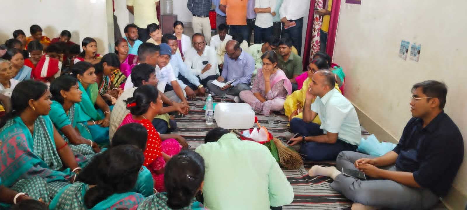 Jamshedpur news. आजीविका कार्यों को मजबूती देने और आदिम जनजाति परिवारों की आय वृद्धि पर जोर