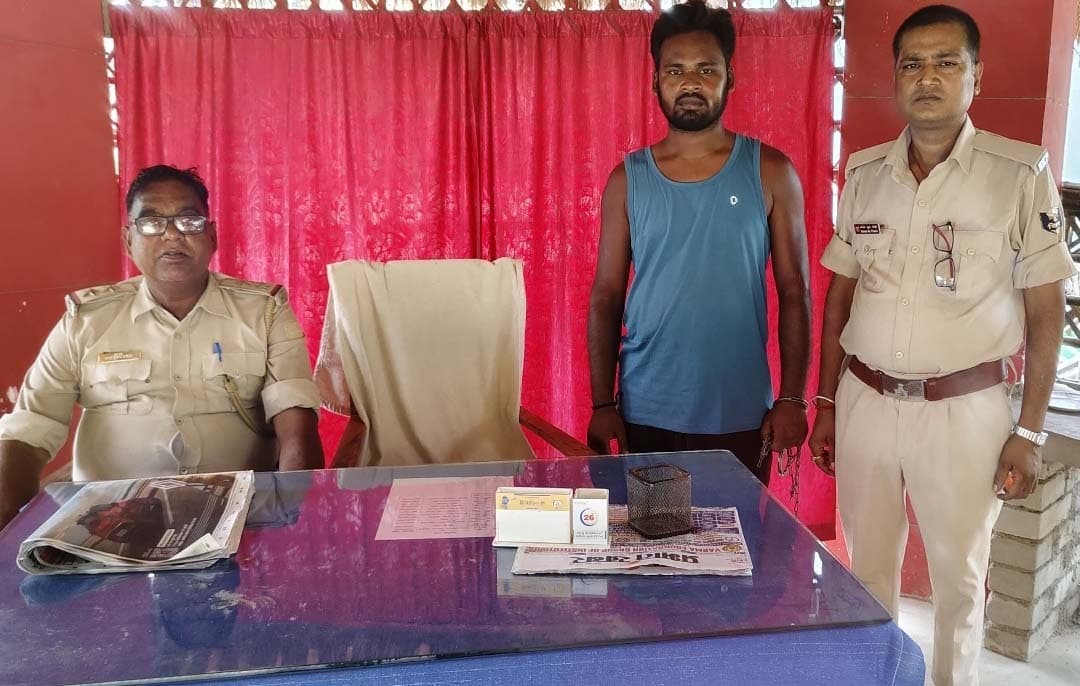 आठ लीटर शराब के साथ धंधेबाज धराया