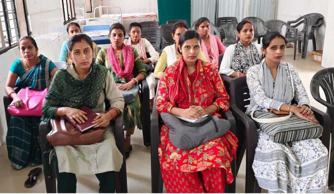 बैकुंठपुर सीएचसी में 11 नयी एएनएम का किया गया स्वागत