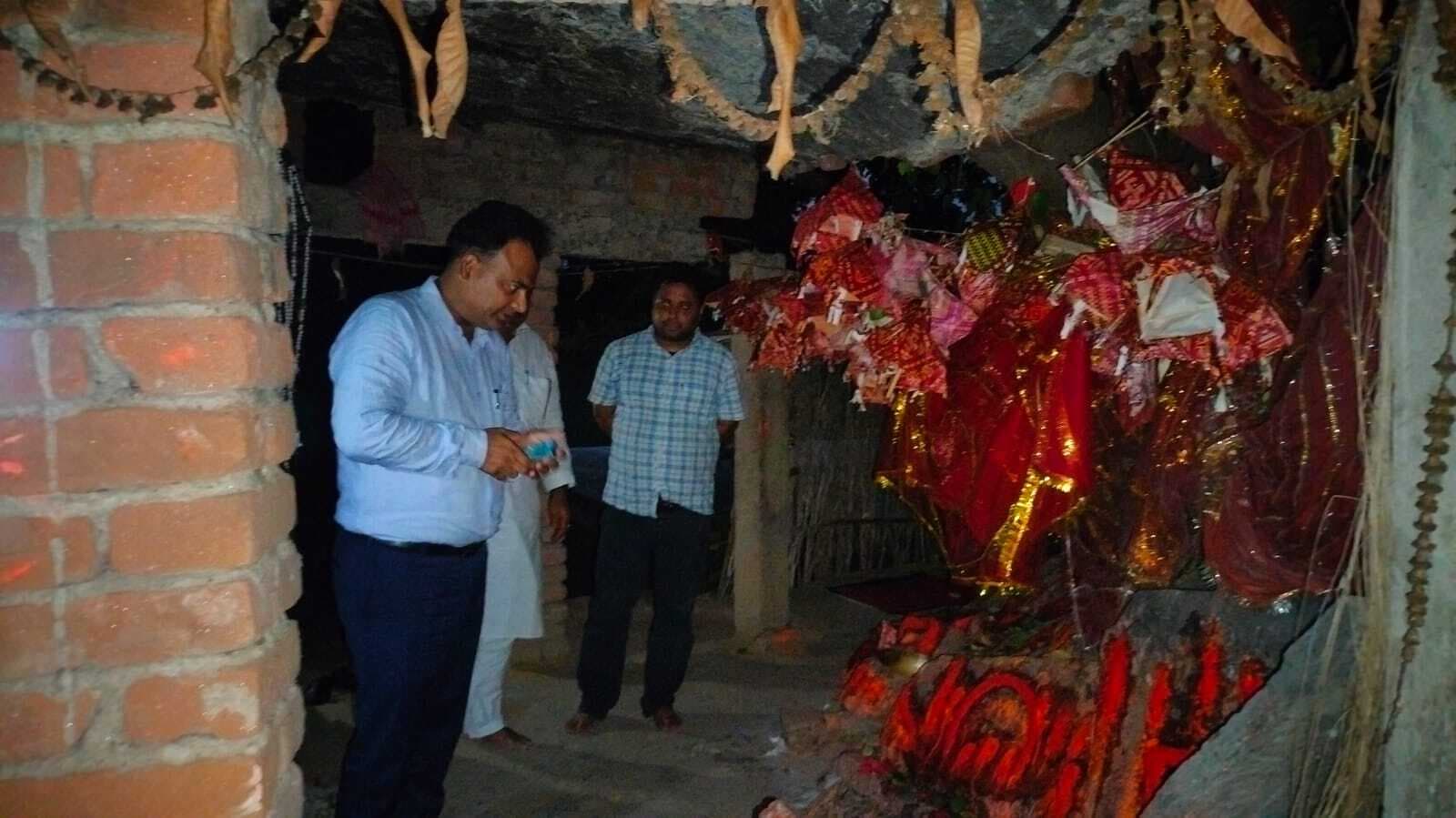 पुरातात्विक स्थल खखराडीह का जिलाधिकारी ने किया अवलोकन