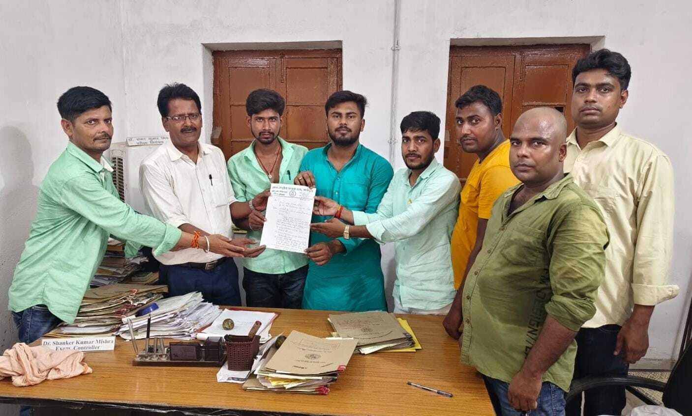 छात्र राजद ने परीक्षा नियंत्रक को सौंपा मांग पत्र
