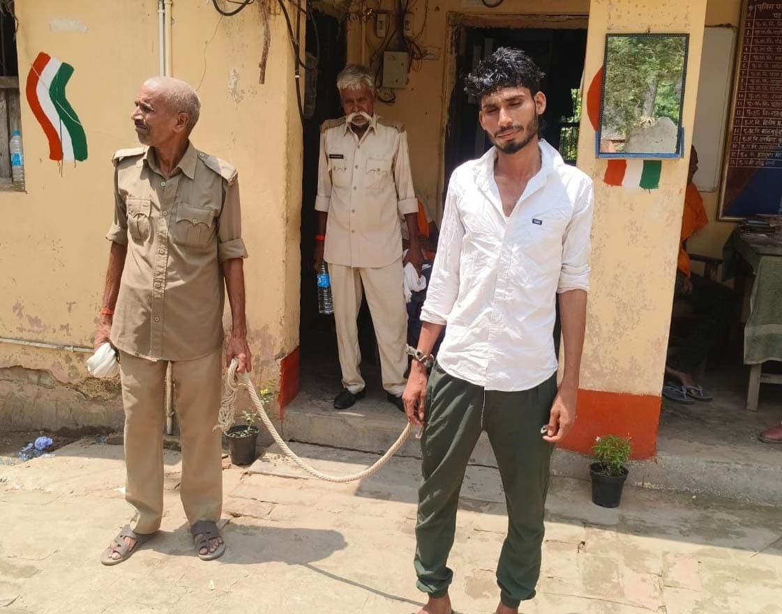 वलीपुर गांव से फरार शराब तस्कर को पुलिस ने किया गिरफ्तार