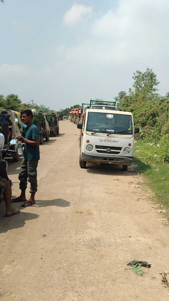 Deoghar News : साढ़े चार घंटे बाद टूटी हड़ताल, काम पर लौटे सफाई मित्र