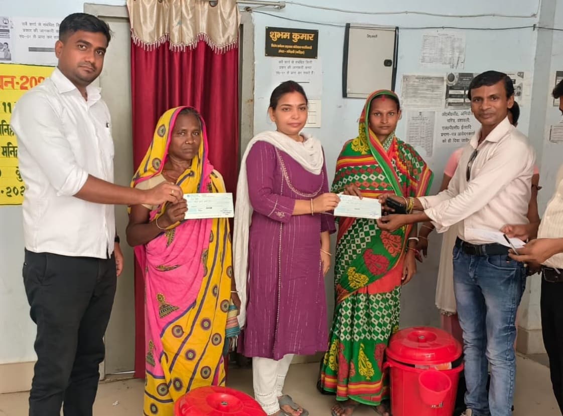 दिलारपुर में दो परिवार के घर जले