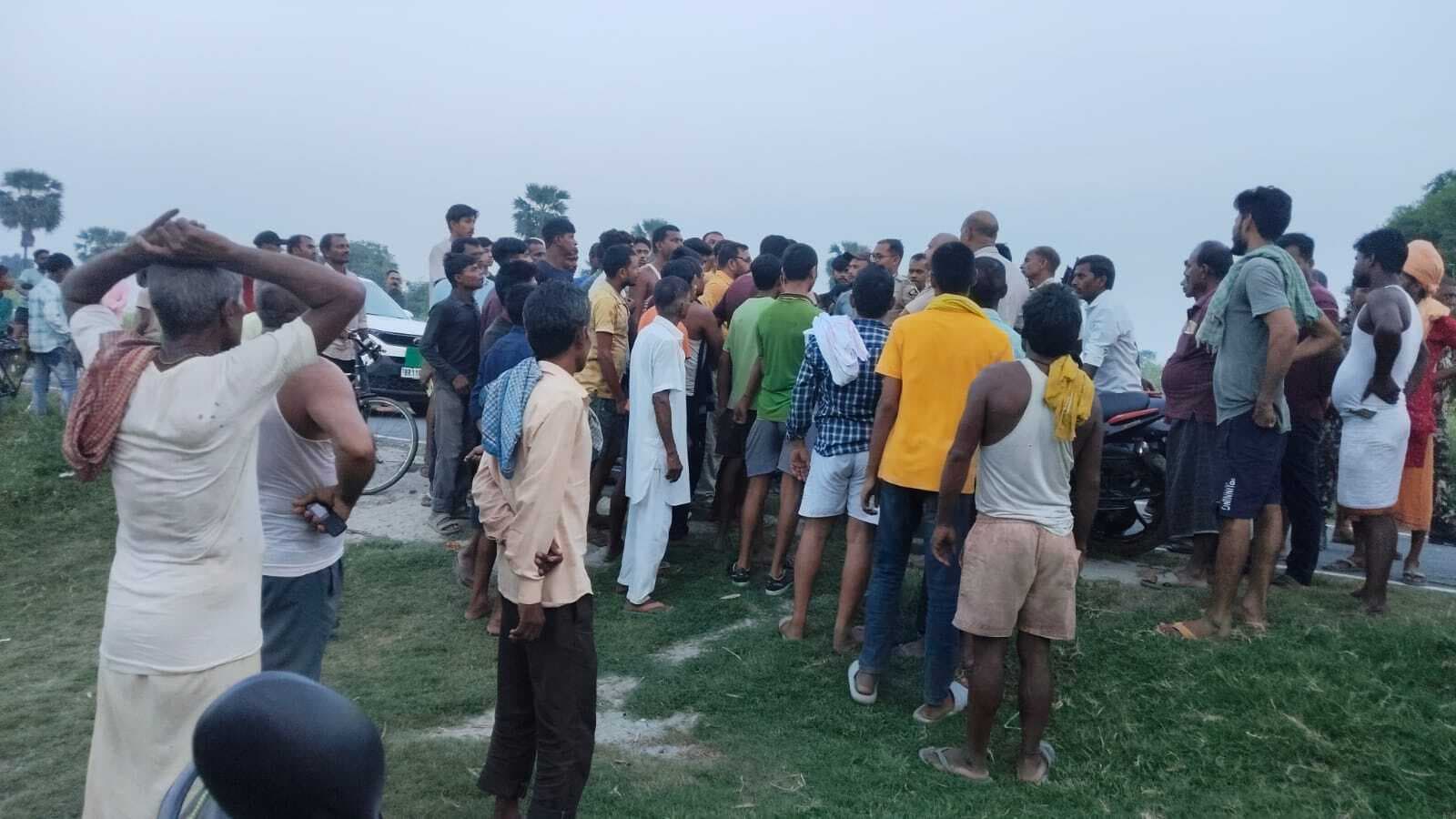 फ्लिपकार्ट की एक डिलीवरी पिकअप वैन ने बाइक सवार अधेड़ को मारी टक्कर, मौत