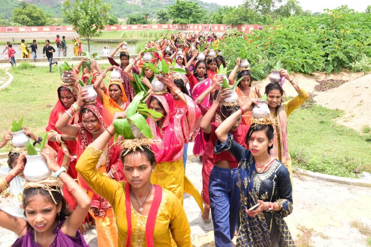 भव्य कलशयात्रा के साथ शिव शक्ति रुद्र महायज्ञ शुरू