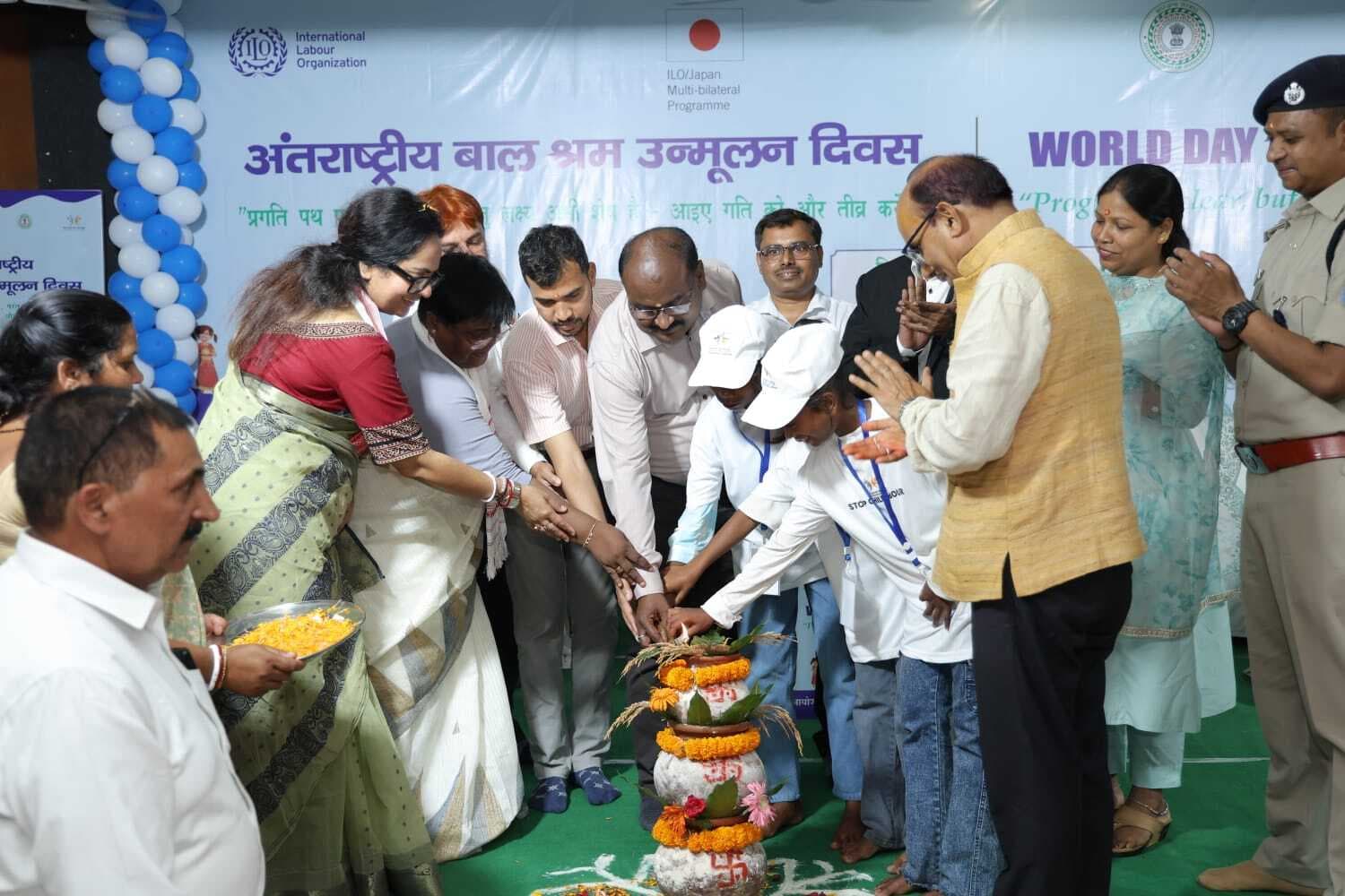 श्रम उन्मूलन पर भाषण व नुक्कड़ नाटक