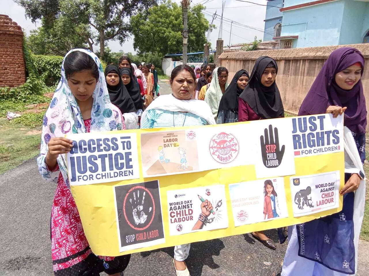 Deoghar news : बाल श्रम मुक्त जिला बनाने के लिए निकाली गयी जागरुकता रैली