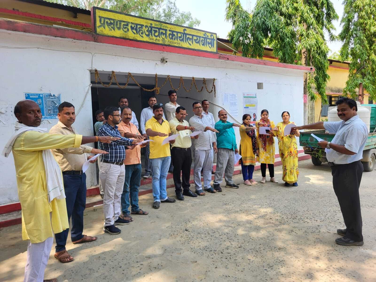 बाल श्रम नहीं कराने की प्रखंड व अंचल कर्मियों ने ली शपथ
