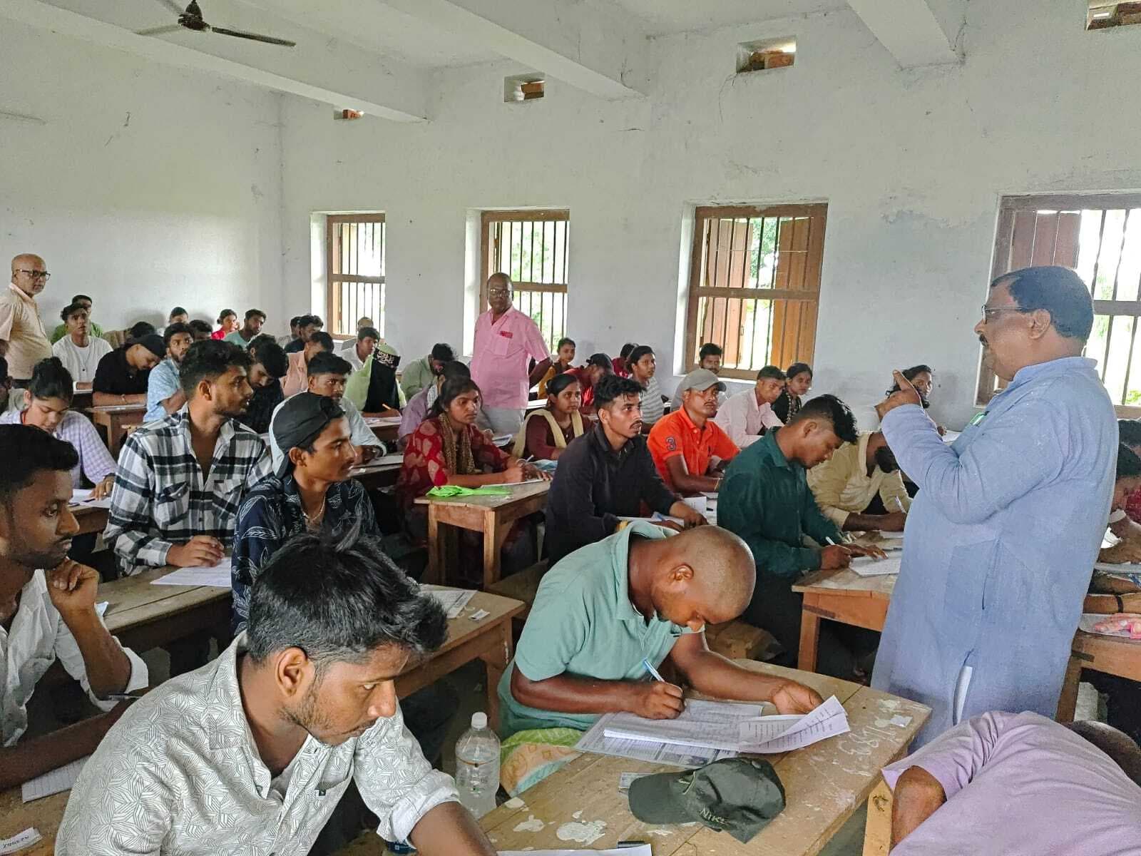 रानीगंज परीक्षा केंद्र पर इग्नू की परीक्षा प्रारंभ