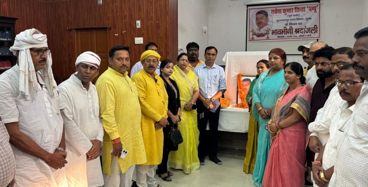 पूर्व पार्षद सहित प्लेन क्रैश के दौरान मृत आत्माओं की शांति के लिए श्रद्धांजलि