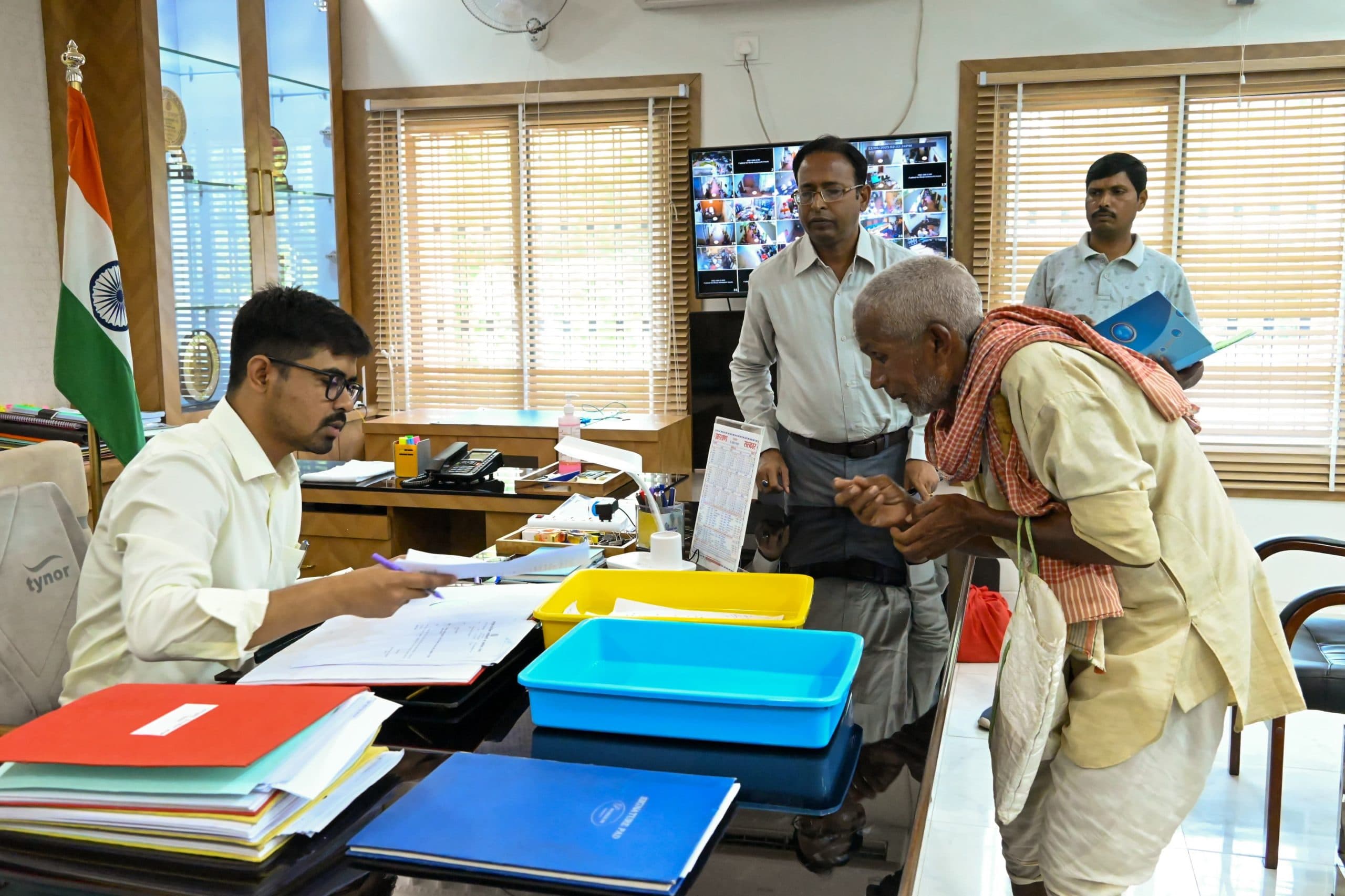 Deoghar News : डीसी ने किया ऑन द स्पॉट कई समस्याओं का समाधान