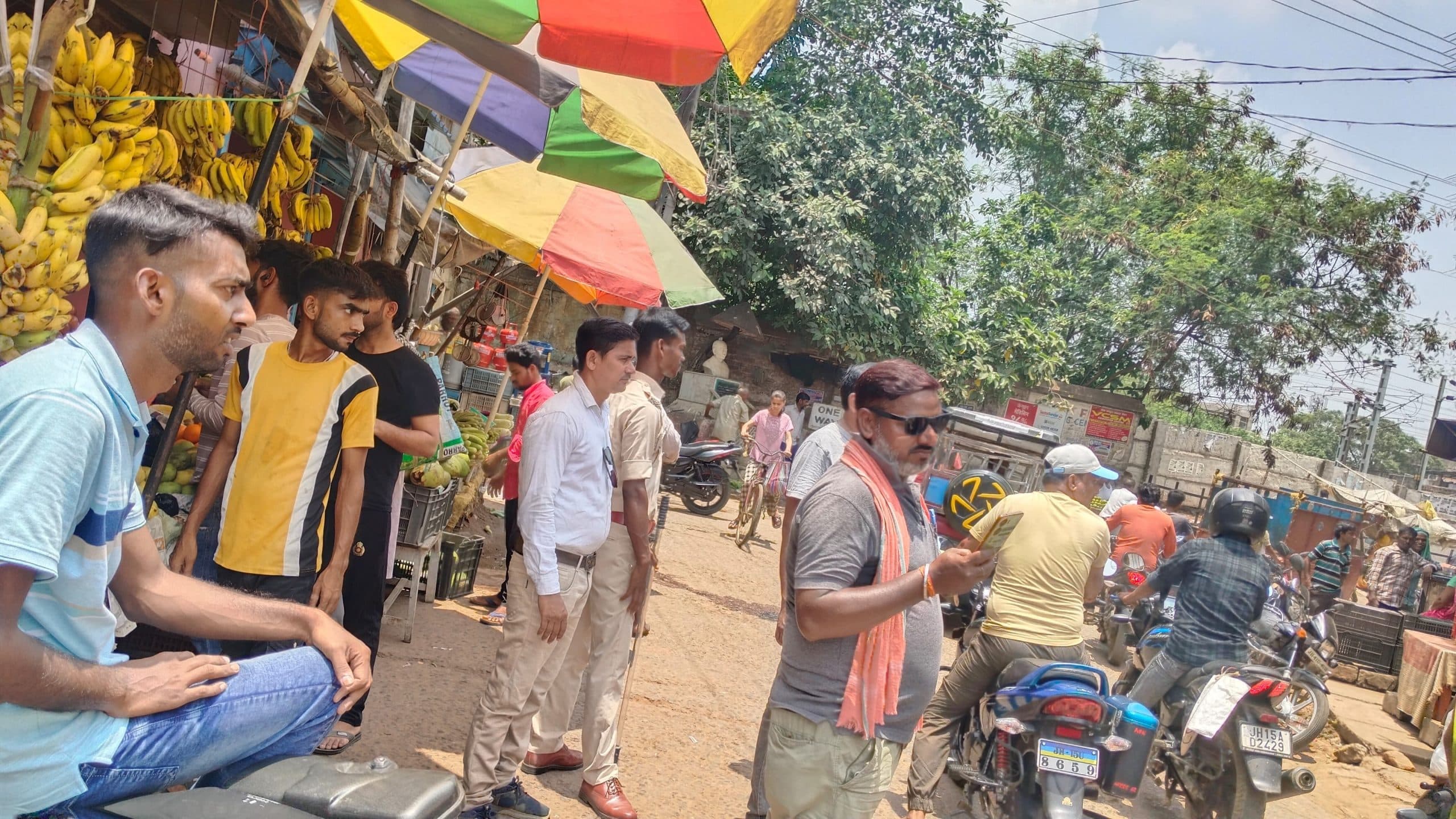 Deoghar news :  प्रशासन ने चलाया अतिक्रमण हटाओ अभियान, फुटपाथी दुकानदारों में रही अफरा-तफरी