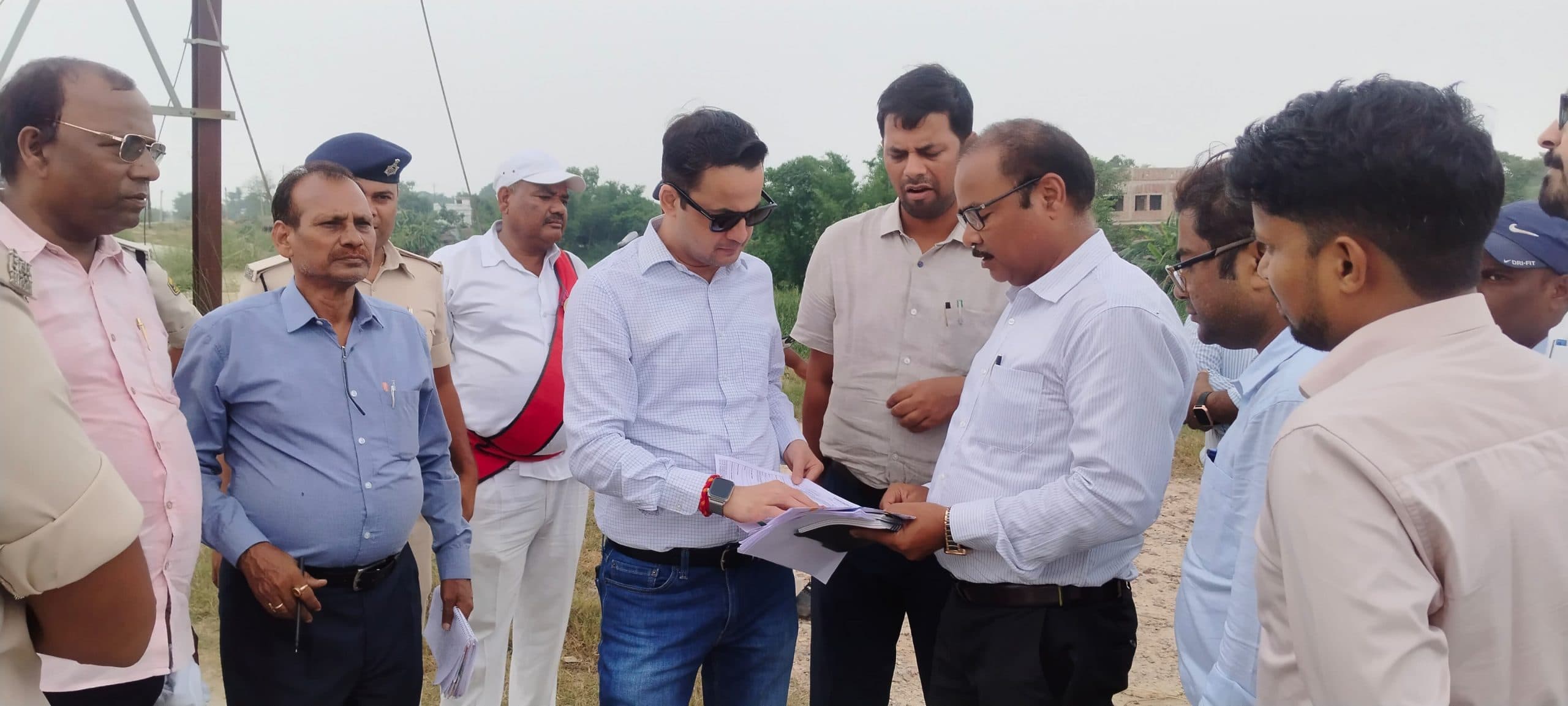 Madhubani News : डीएम ने मधेपुर के बाढ़ प्रभावित पंचायतों का किया दौरा, कोसी सुरक्षा बांध का किया निरीक्षण