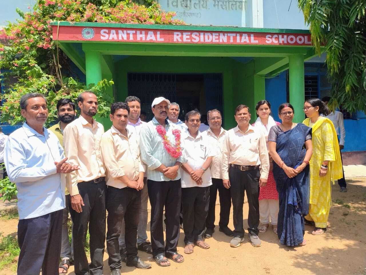 सुशासन पर केस स्टडी पेश कर लौटे आवासीय विद्यालय के प्राचार्य