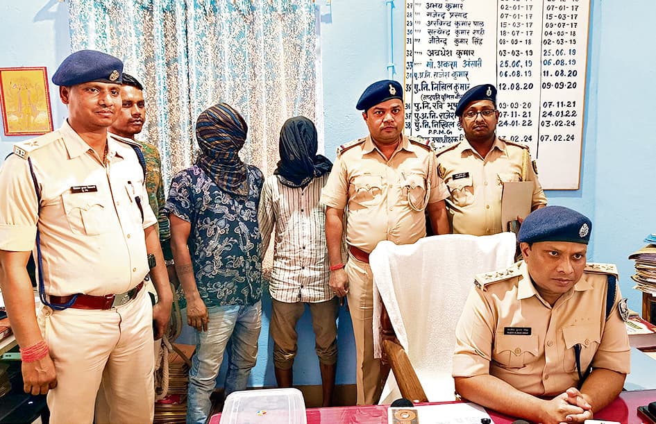 jehanabad News : सोने का बिस्किट दिखाकर महिला से ठगी करने वाले पटना से दो ठग गिरफ्तार