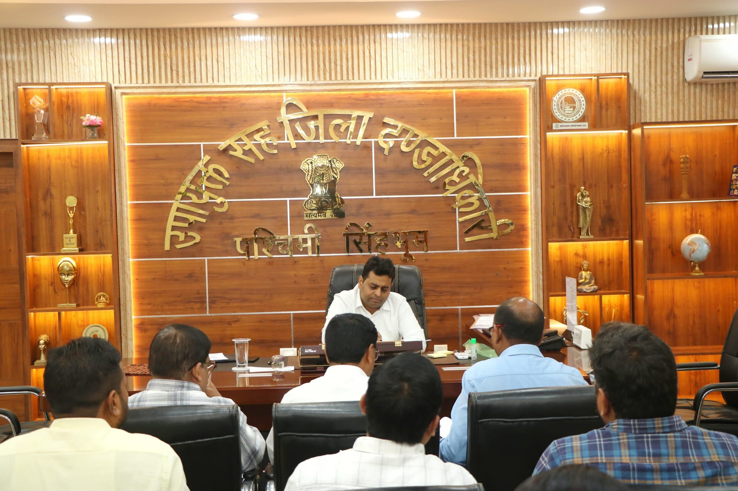 Chaibasa News : दुर्गम क्षेत्र में छह जगहों पर बोरिंग फेल, नये स्थल चयन का निर्देश