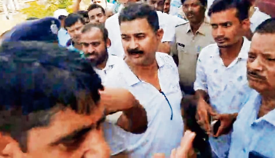 Gaya News : पूर्णिया-हटिया एक्सप्रेस की एसी खराब, यात्रियों का हंगामा