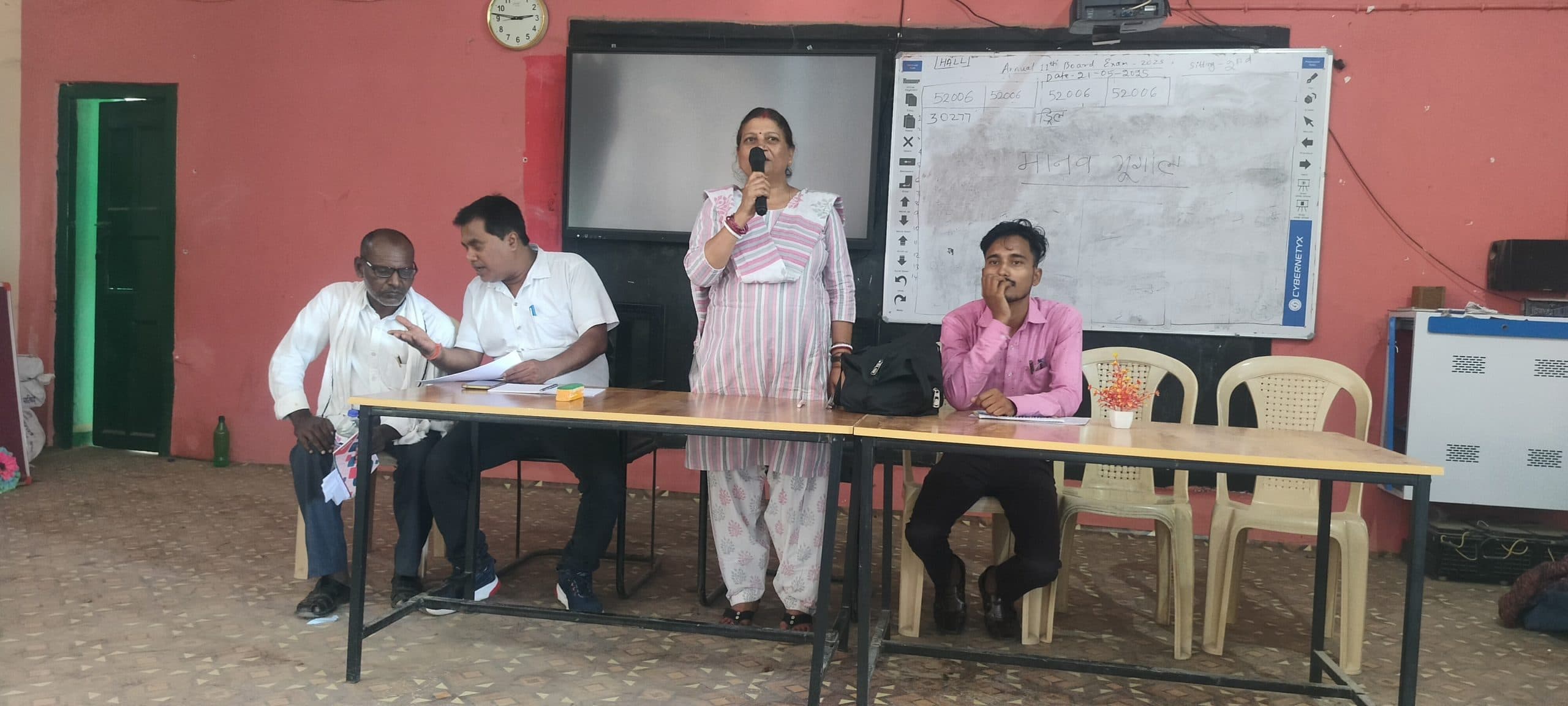 Chaibasa News : विद्यार्थियों के विकास पर ध्यान दें शिक्षक : बीइइओ