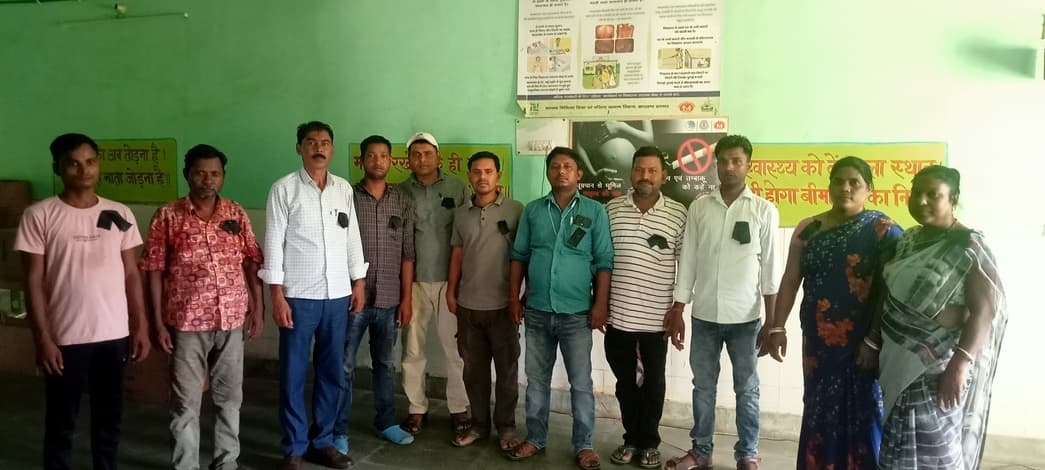 आउट सोर्सिंग कंप्यूटर ऑपरेटर संघ के आह्वान पर कर्मियों ने आंदोलन किया तेज