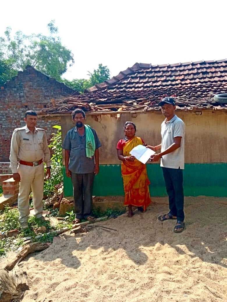 East Singhbhum News : घाटशिला: लुपुंगडीह में हाथियों का उत्पात, अनाज खाया, दीवार तोड़ी