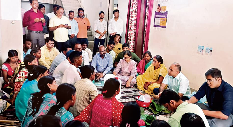 East Singhbhum News : जनजातीय समुदाय के उत्पादों को बाजार से जोड़ने की होगी पहल : डीसी