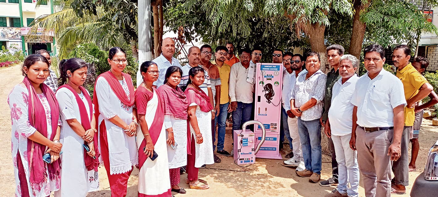 East Singhbhum News : गालूडीह कस्तूरबा में सेनेटरी पैड वेंडिंग मशीन लगी, छात्राएं होंगी लाभान्वित