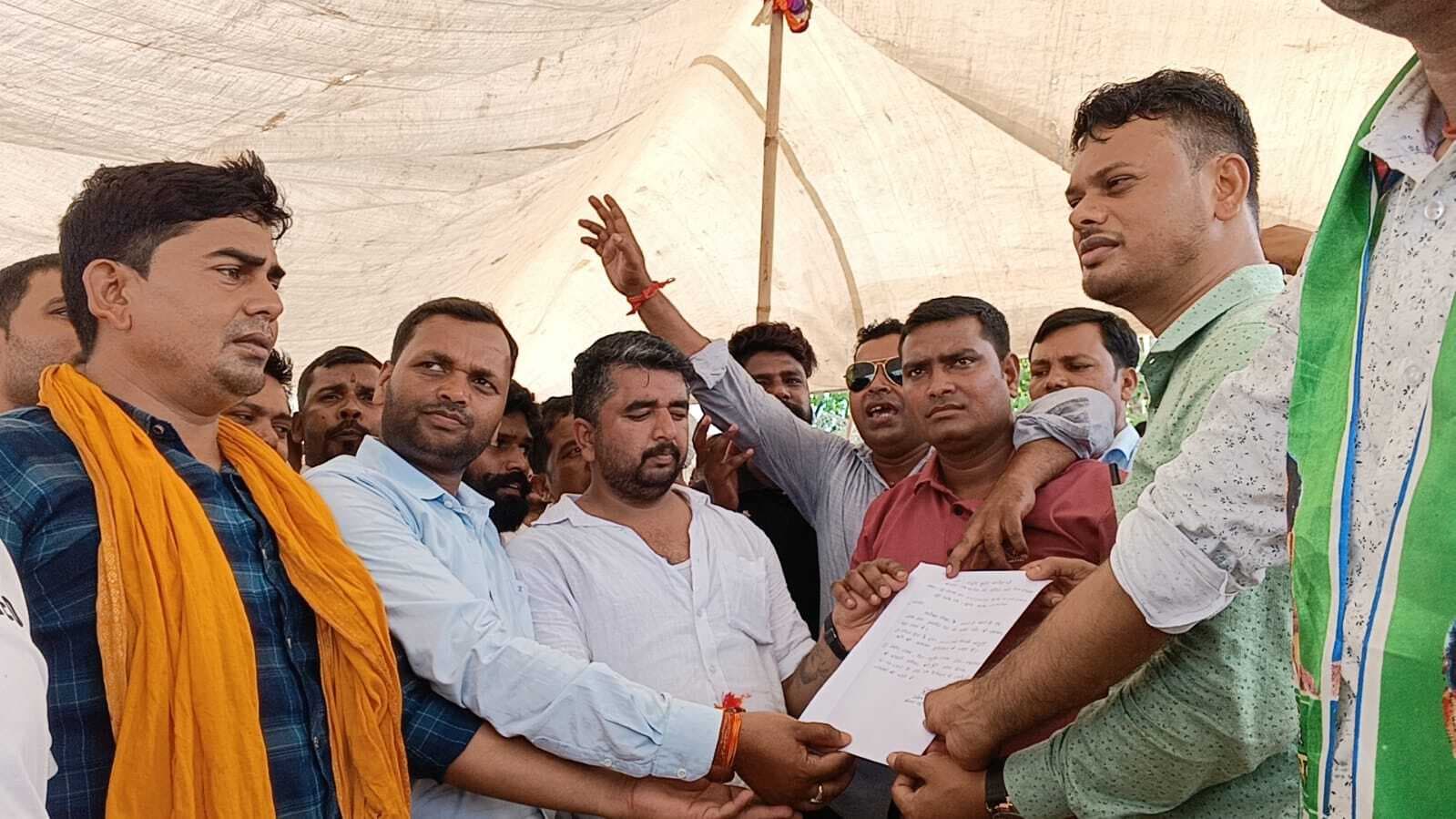 Giridih News: आजसू ने पावर ग्रिड में जड़ा ताला, आश्वासन पर आंदोलन समाप्त