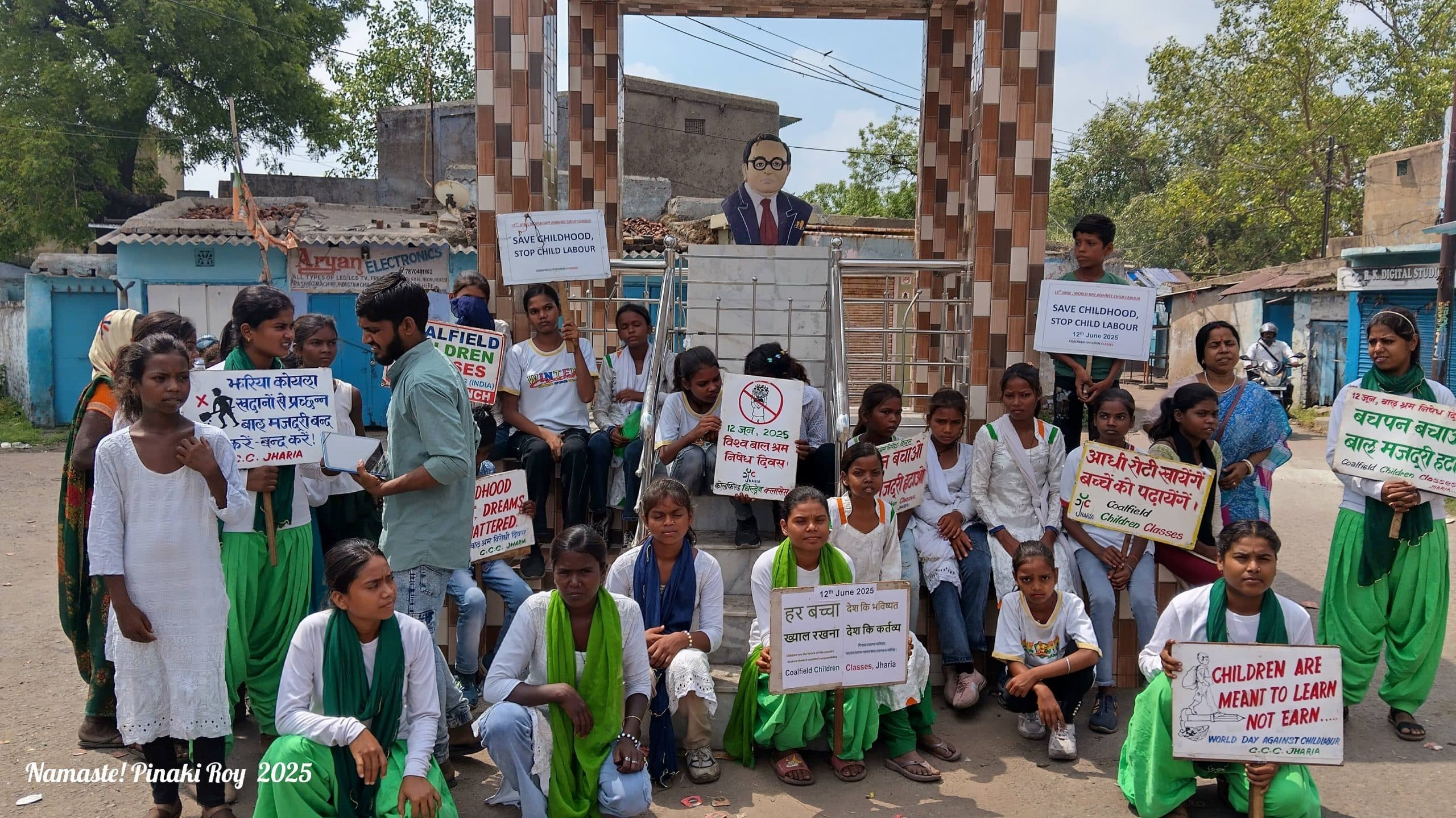 Dhanbad News : विश्व बाल श्रम विरोधी दिवस पर निकली रैली