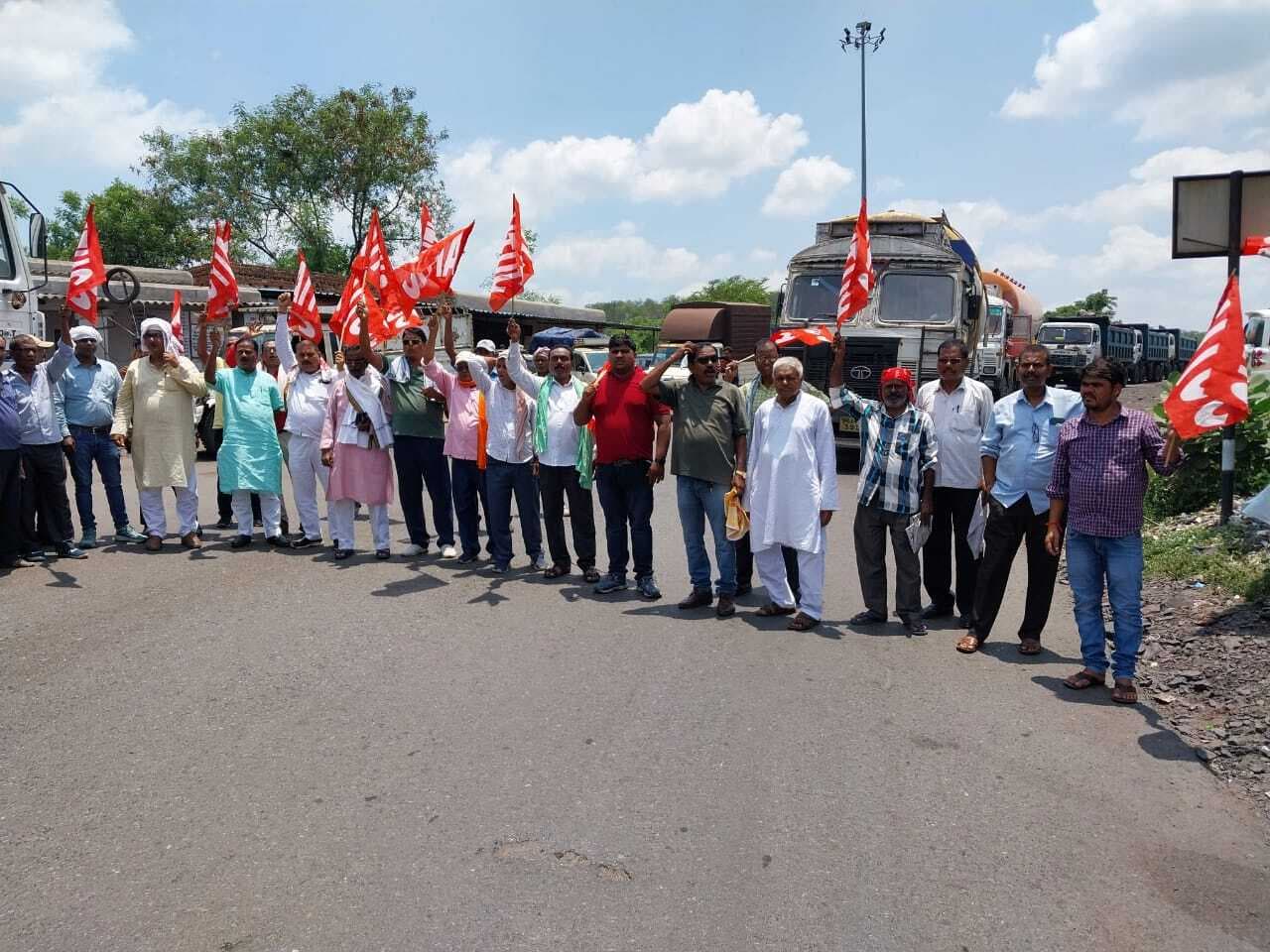 Bokaro News : सार्वजनिक प्रतिष्ठानों को पूंजीपतियों को सौंप रही केंद्र सरकार : लखन लाल महतो