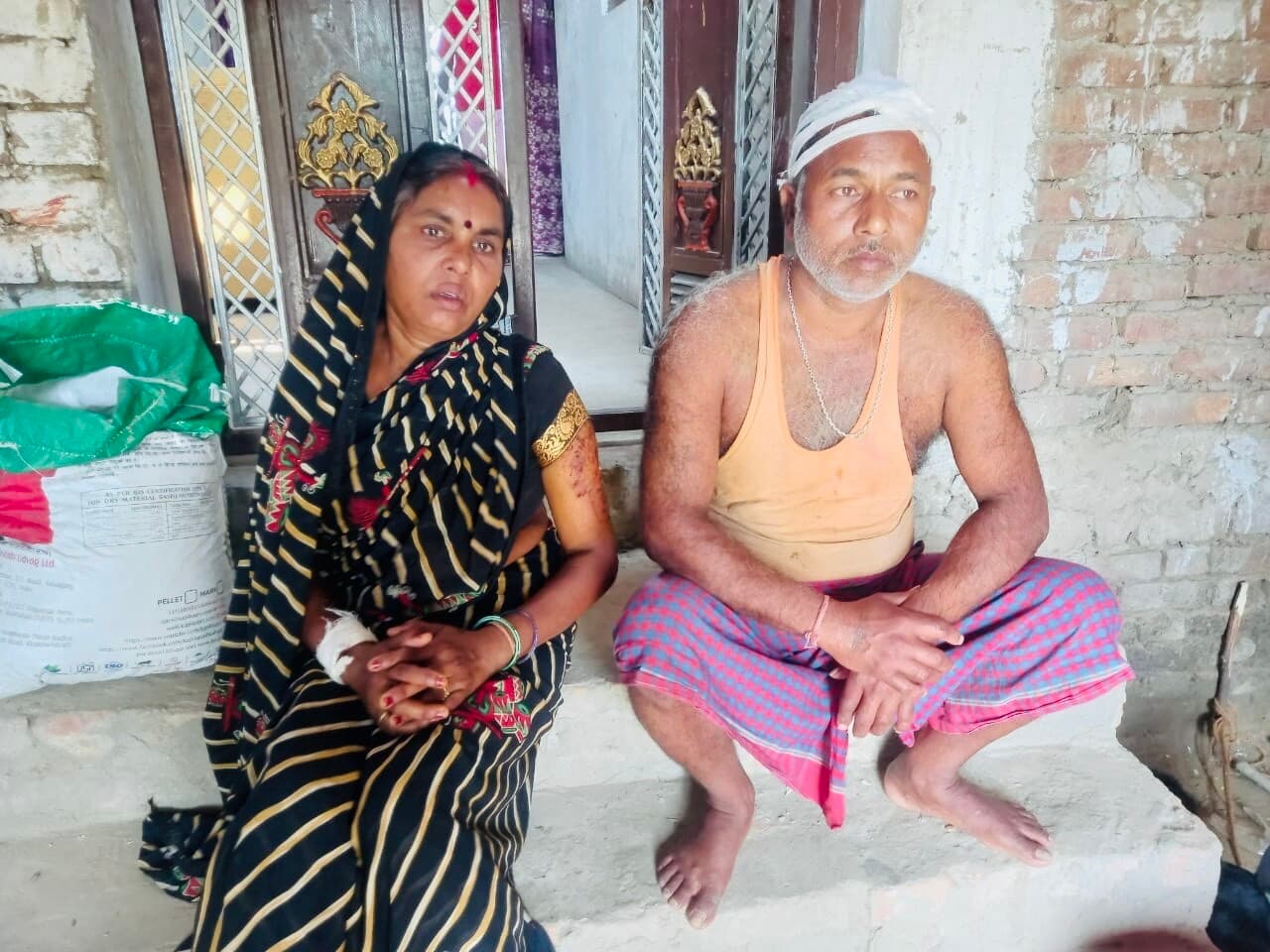 श्रीपुर में आम तोड़ने से मना करने पर दंपती पर जानलेवा हमला, प्राथमिकी, श्रीपुर थाने के सवनहीं जीन बाजार में हुई वारदात