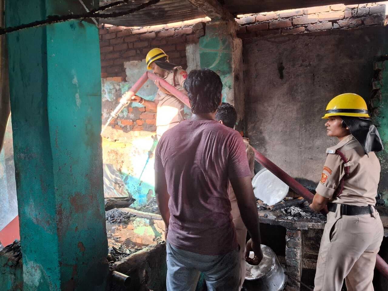 शॉट सर्किट से चाय दुकान में लगी आग