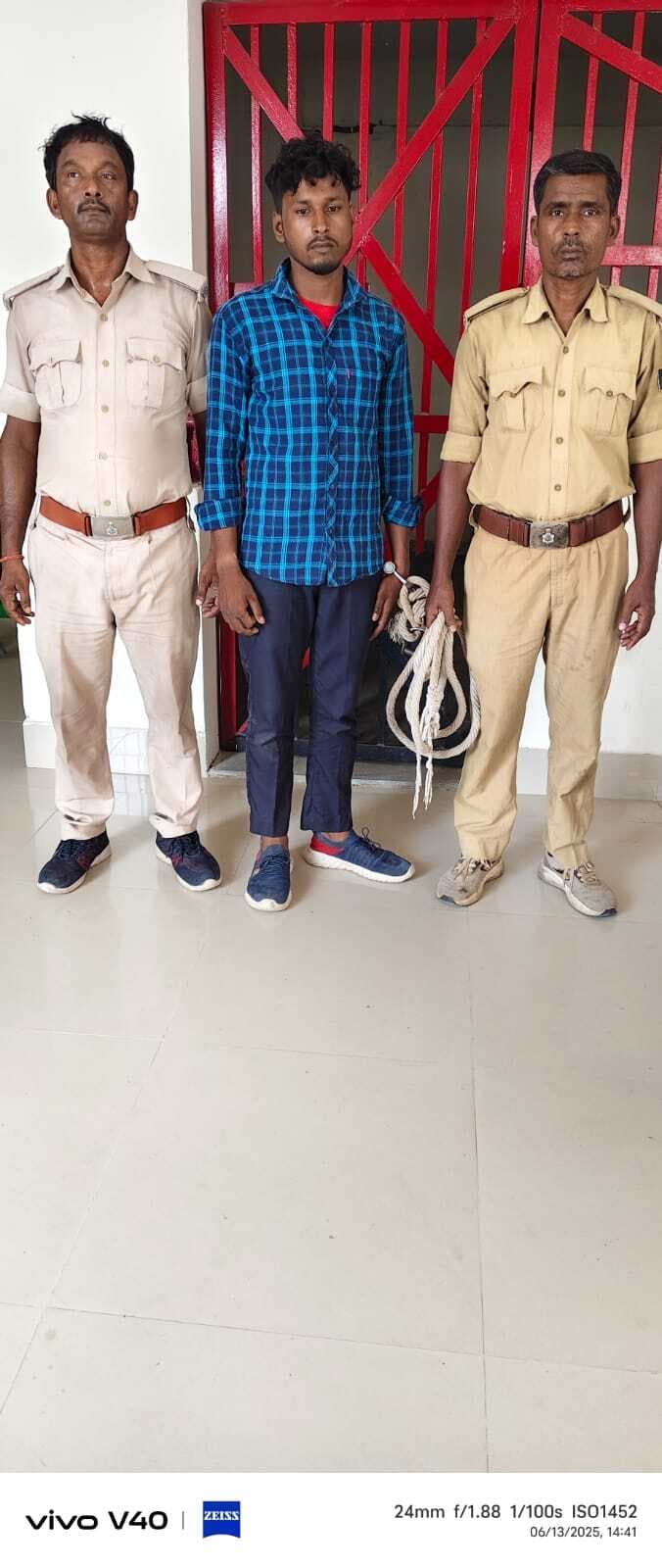 402 बोतल विदेशी शराब के साथ तस्कर गिरफ्तार