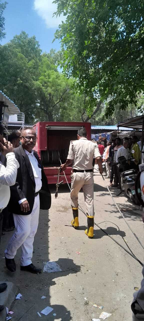 व्यवहार न्यायालय में शॉर्ट सर्किट से लगी आग, अफरातफरी