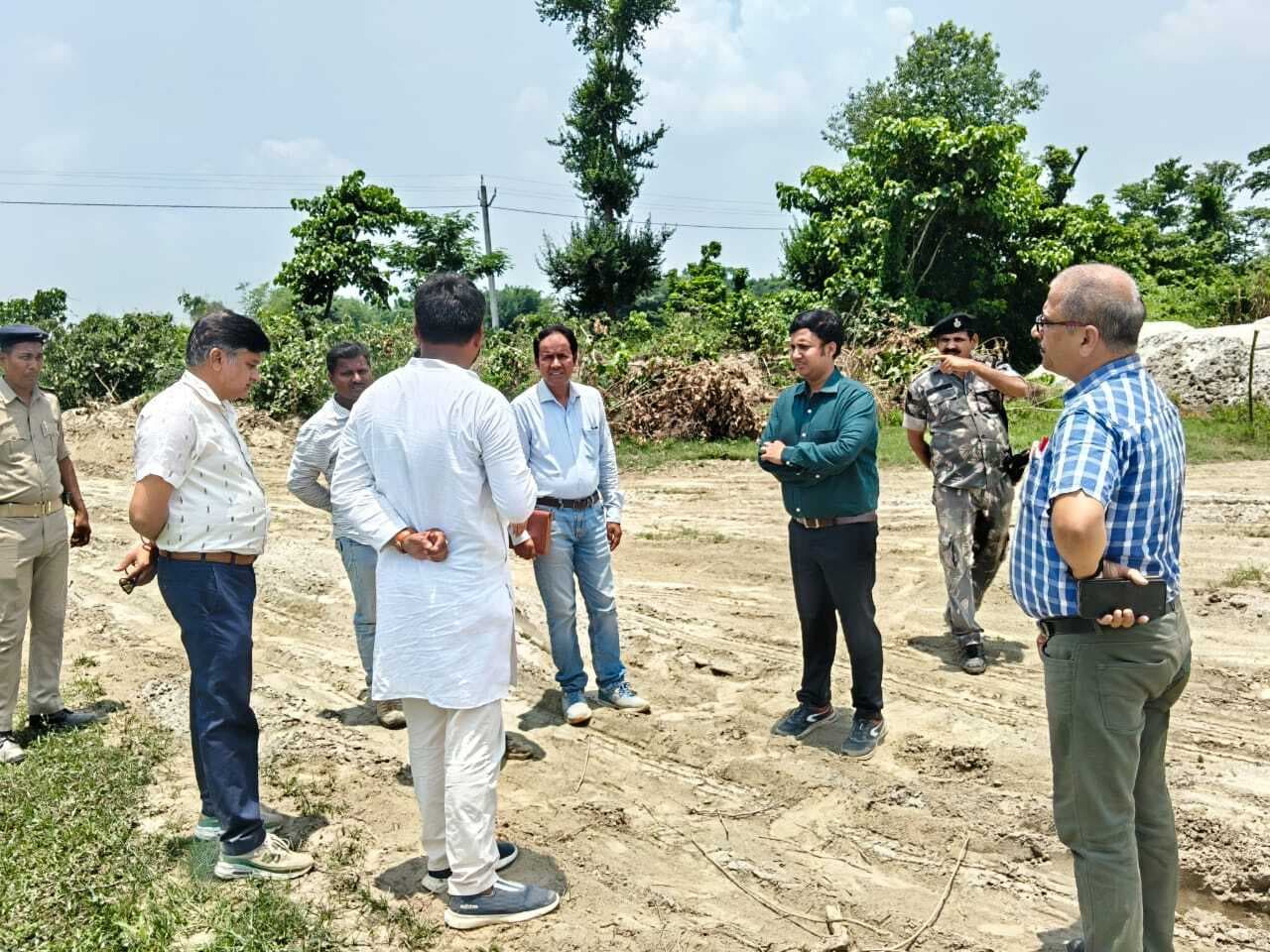 एसडीएम ने लक्ष्मीनियां में रेलवे लाइन निर्माण कार्य का किया निरीक्षण